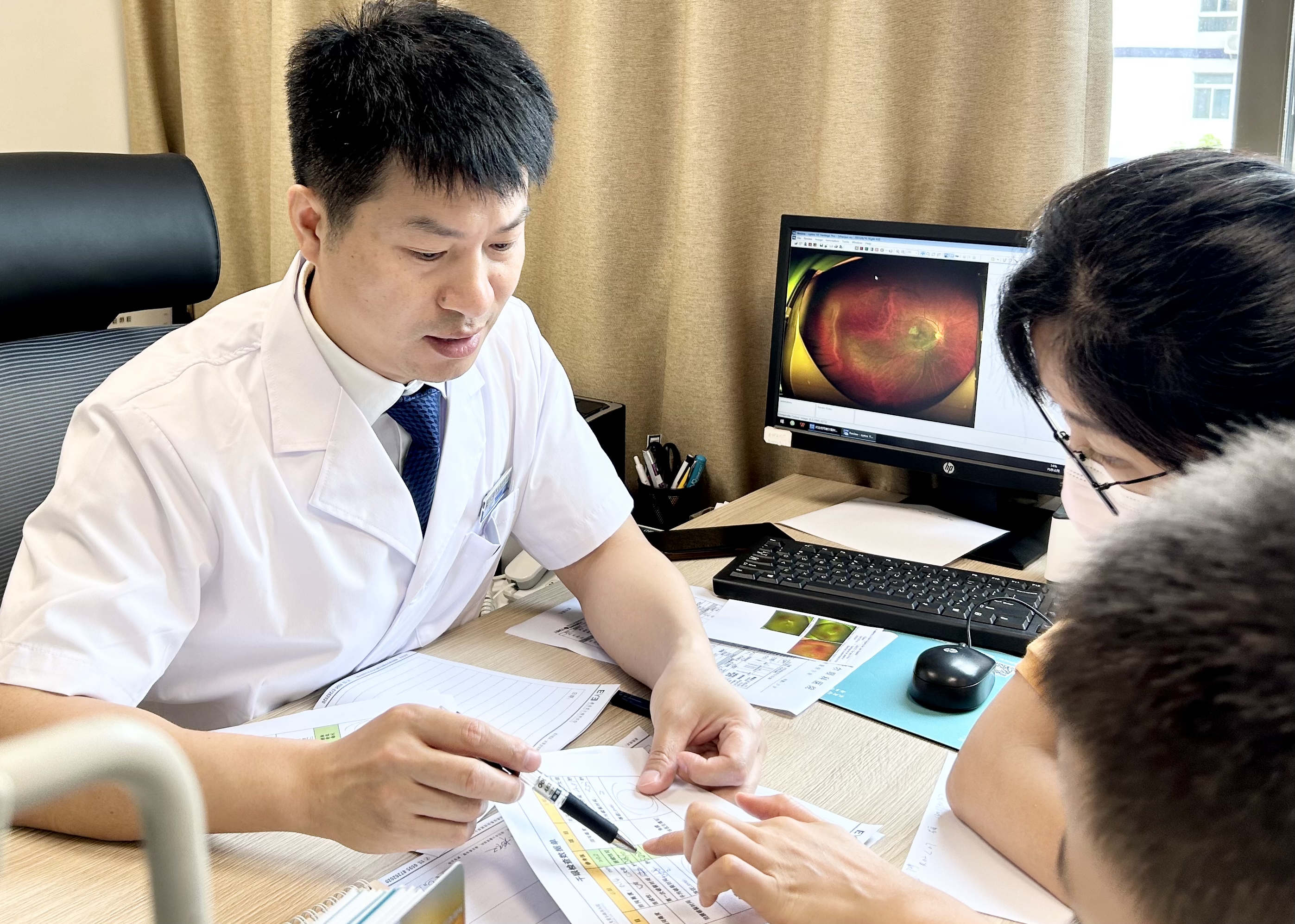 惠光爱尔眼科医院提醒：“红眼病”进入高发季节，家长与孩子需做好预防